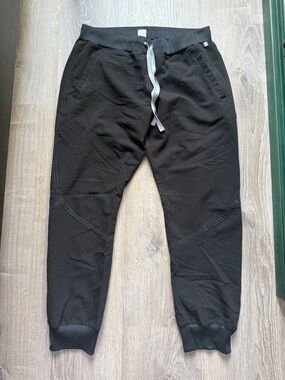 Figs Women’s Black Jogger scrub pants